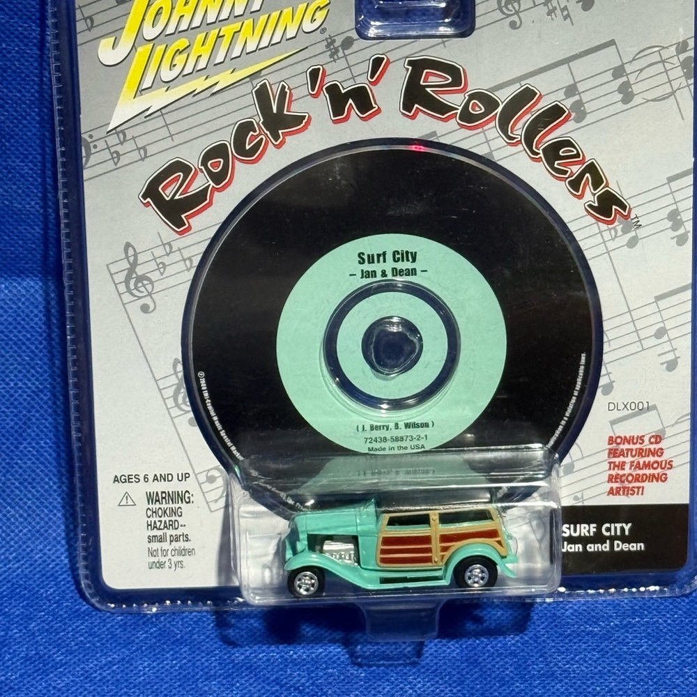 Johnny Lightning Rock 'n Rollers Surf City Diecast Car